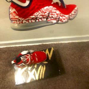 This shoe is used but like new,the box is intact.